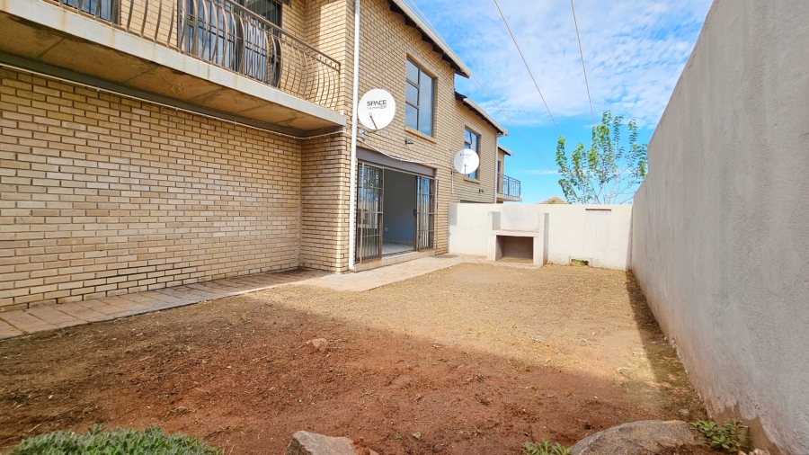 3 Bedroom Property for Sale in Langenhovenpark Free State
